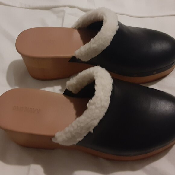 NWOT Old Navy Vegan Leather Sherpa Lined Clogs Black Size 9 - Picture 5 of 6